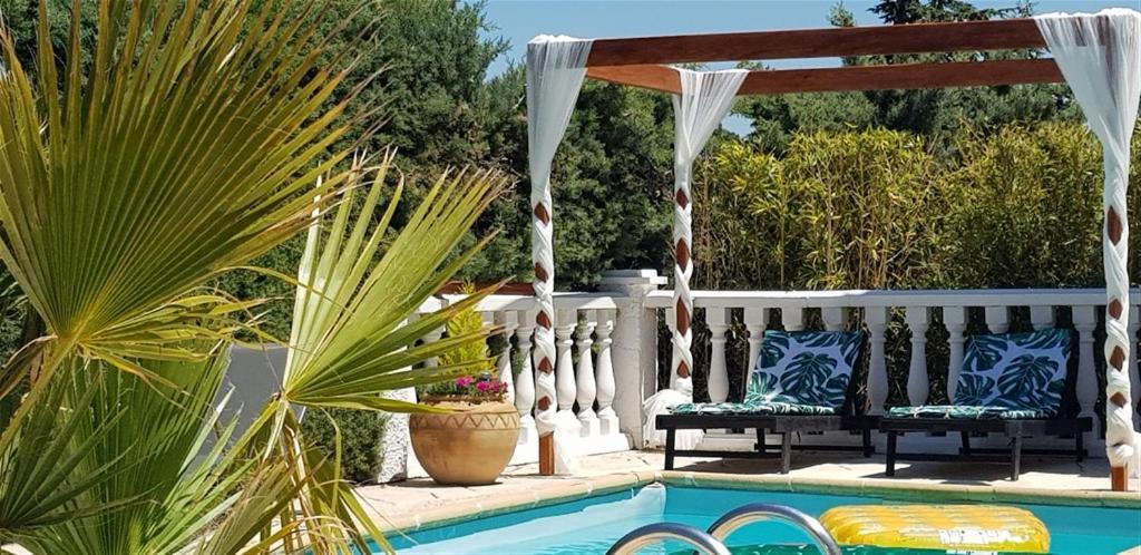 Carnoux-en-Provence Villa T3 A 10' De Cassis - Piscine Privee Et Cuisine D'Ete Exterieure מראה חיצוני תמונה